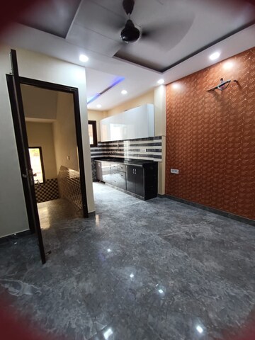 Room in 1 BHK Builder Floor at Pitampura – for Rent