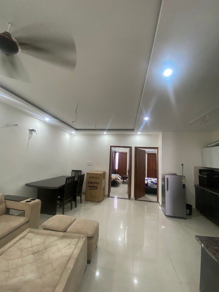 Living Room, pir machalla 3 Bedroom 150 Sq.Yd. Apartment In Pir Machalla Zirakpur 9028116