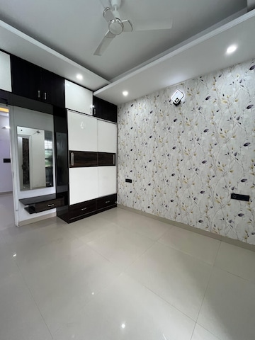Room in 3 BHK Apartment at Sushma Urban Views, Ghazipur – for Rent