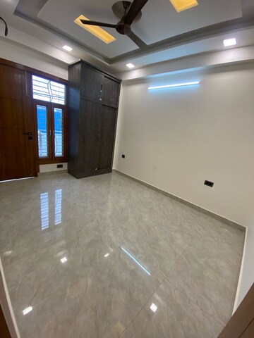 Room in 4 BHK Builder Floor at Vasundhara Sector 10 – for Rent