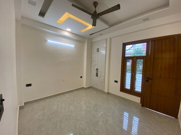 Room in 4 BHK Builder Floor at Vasundhara Sector 10 – for Rent