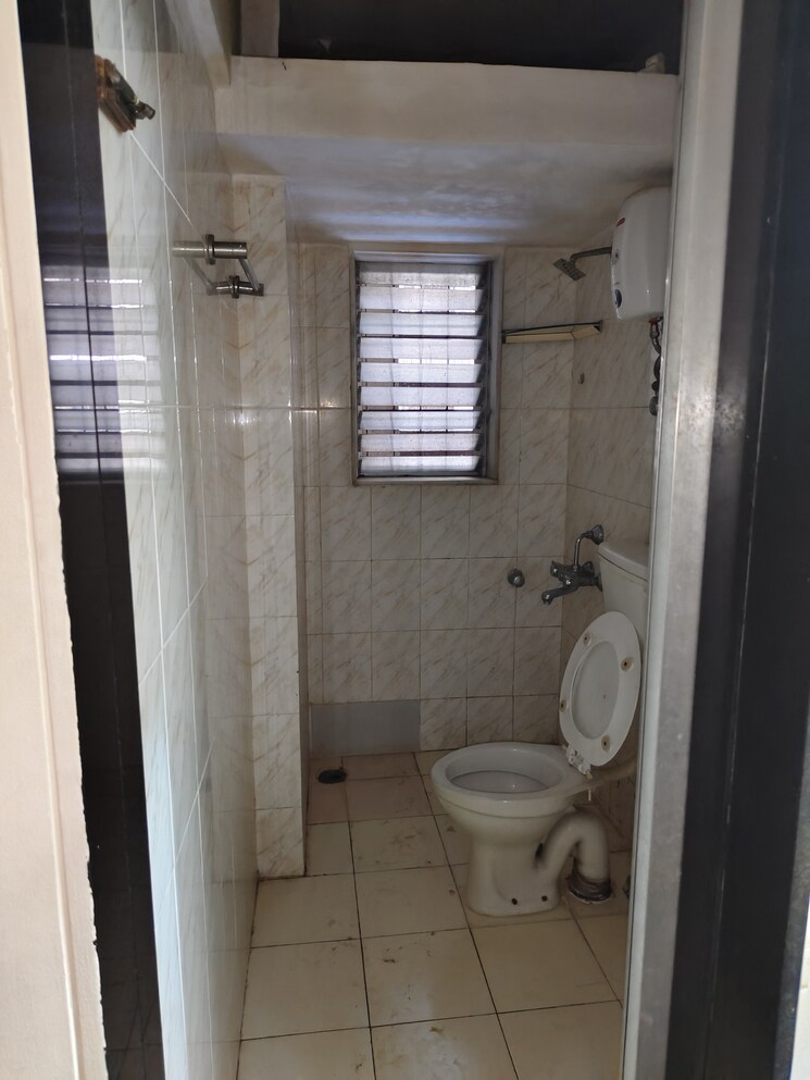Bathroom, dheeraj-uphar-chs-ltd- 1 Bedroom 550 Sq.Ft. Apartment In Malad East Mumbai 9028151