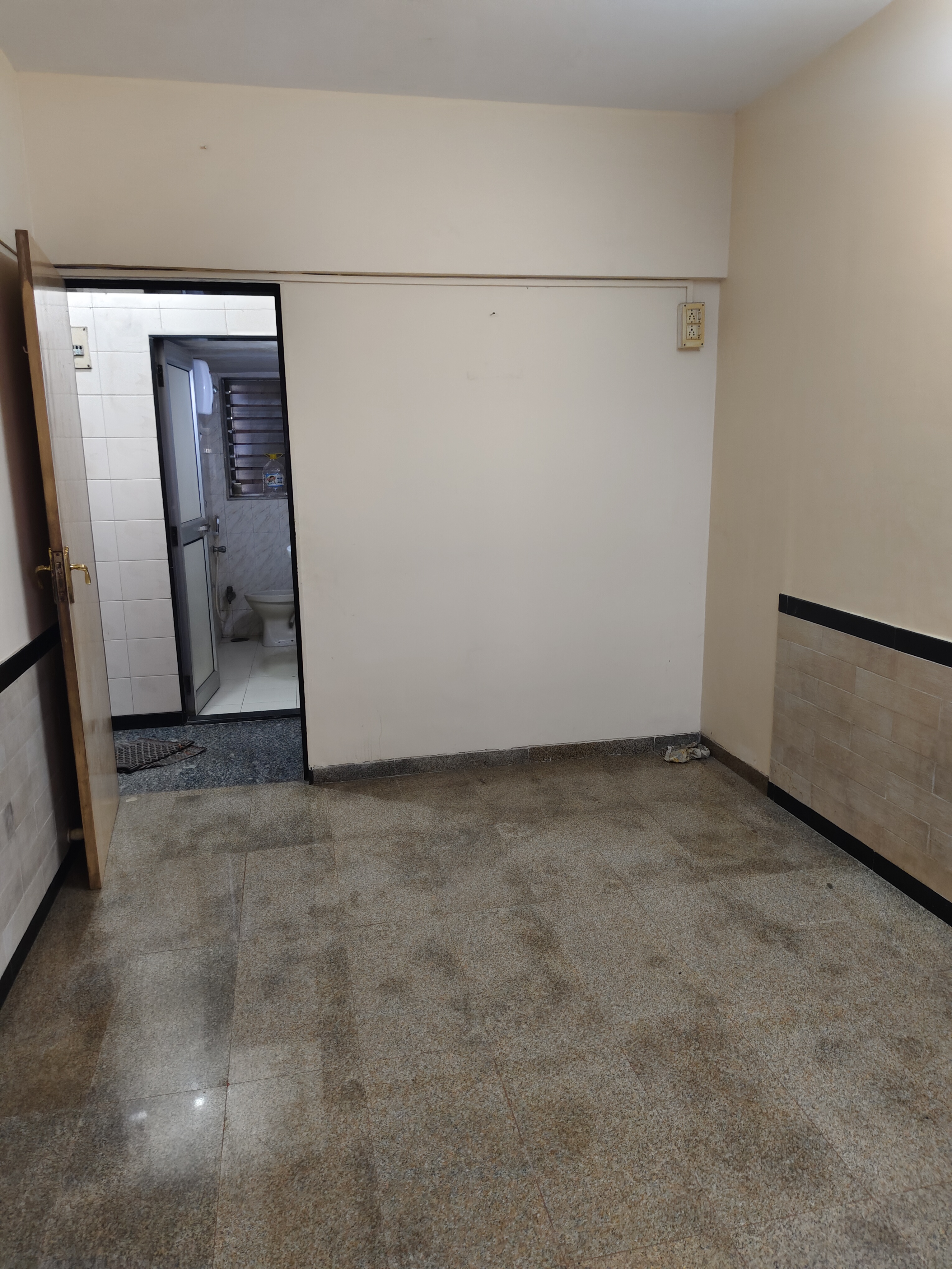 1 BHK + Extra Room Apartment For Rent in Dheeraj Uphar CHS. LTD.