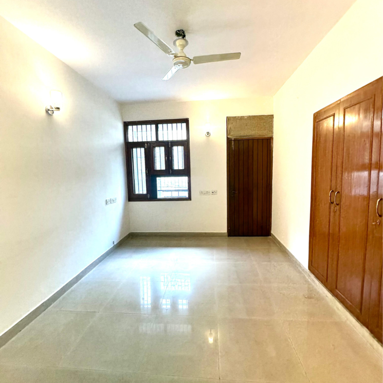 Room, shivalik colony 4 Bedroom 400 Sq.Yd. Villa In Shivalik Colony Delhi 9028184