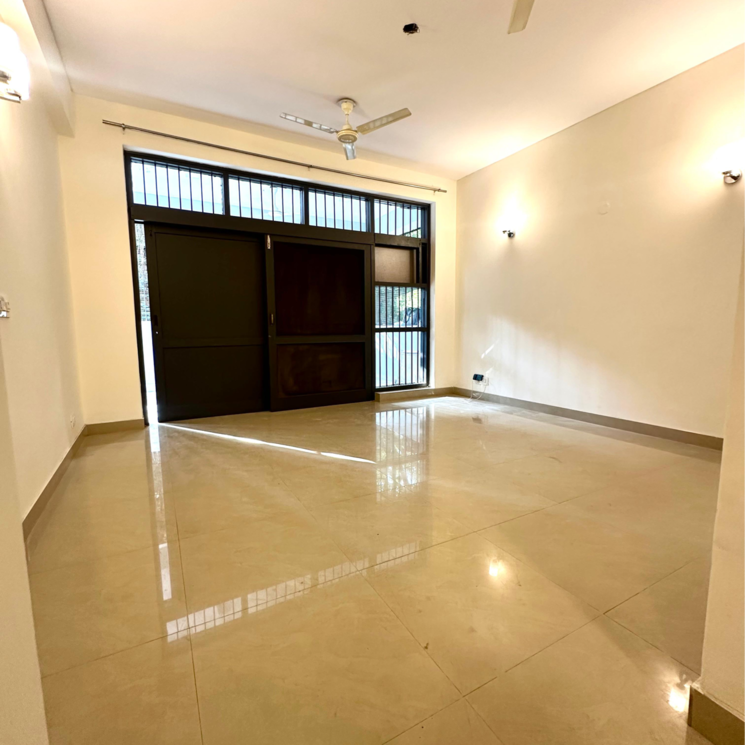 Room, shivalik colony 4 Bedroom 400 Sq.Yd. Villa In Shivalik Colony Delhi 9028184