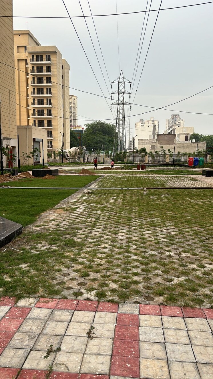 Garden, mrg-the-meridian 2.5 Bedroom 1000 Sq.Ft. Apartment In Sector 89 Gurgaon 9028208
