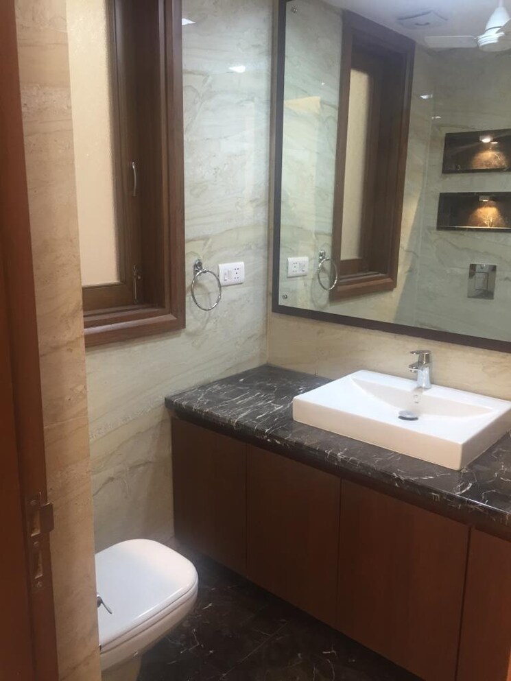 Bathroom, hauz khas 3 Bedroom 2100 Sq.Ft. Builder Floor In Hauz Khas Delhi 9028259