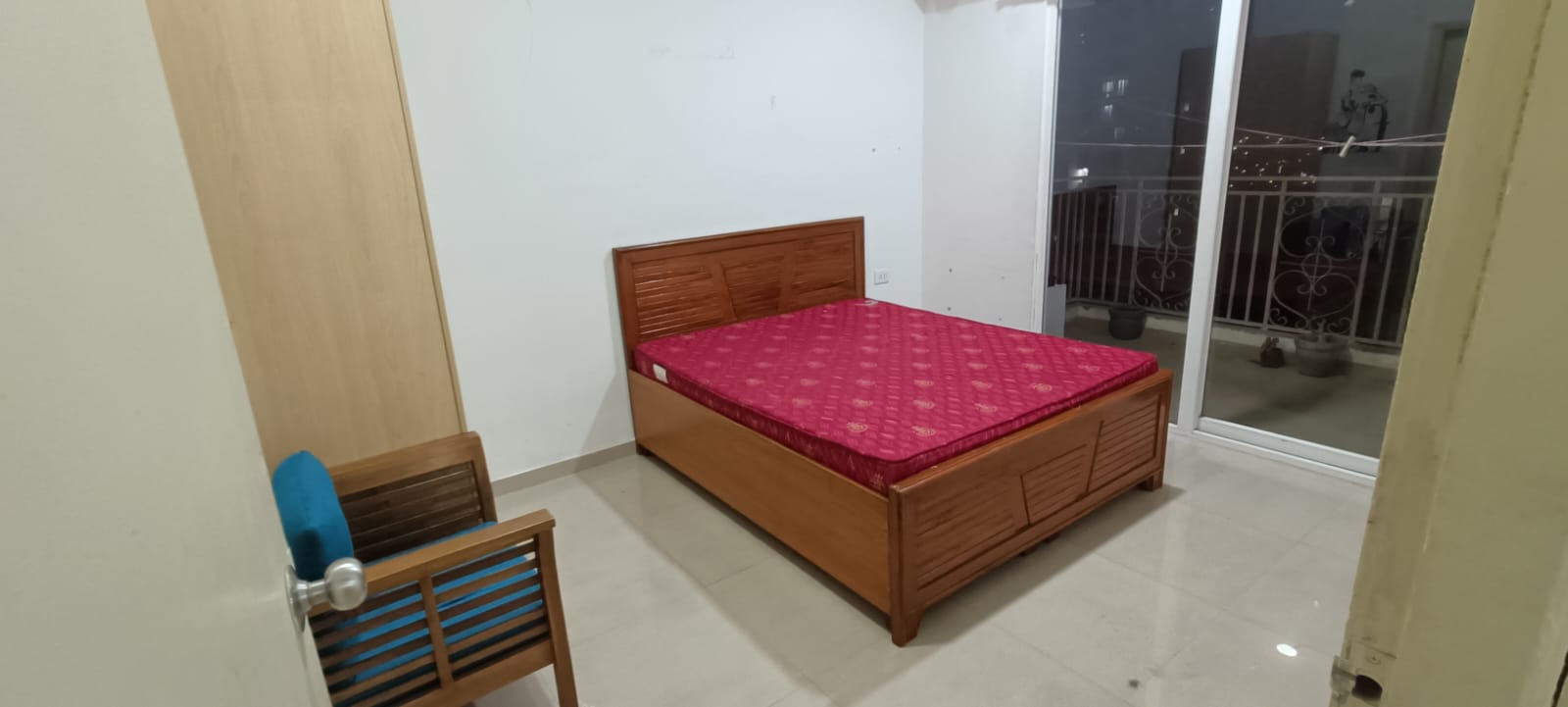 3 BHK 1400 Sq.Ft. Apartment in Mahagun Mantra I