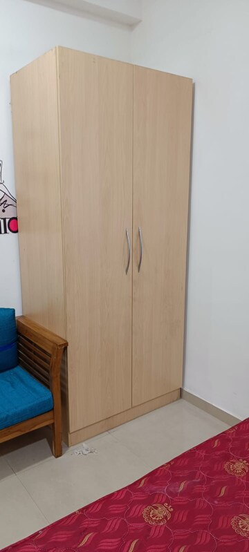 Furnished Amenities in 3 BHK Apartment at Mahagun Mantra I, Sector 10 Greater Noida – for Rent