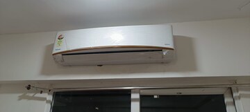 Furnished Amenities in 3 BHK Apartment at Mahagun Mantra I, Sector 10 Greater Noida – for Rent