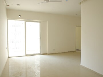Room in 3 BHK Apartment at Mahagun Mantra I, Sector 10 Greater Noida – for Rent