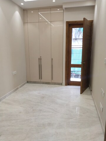 Room in 3 BHK Builder Floor at Boutique Residential Apartments E-335, East Of Kailash – for Sale