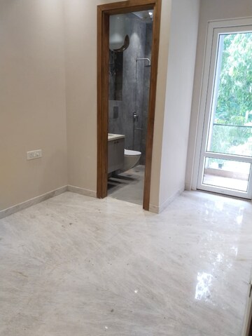 Room in 3 BHK Builder Floor at Boutique Residential Apartments E-335, East Of Kailash – for Sale