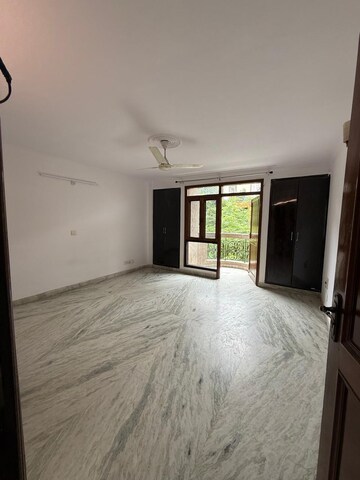 Room in 3 BHK Builder Floor at Nehru Enclave – for Rent