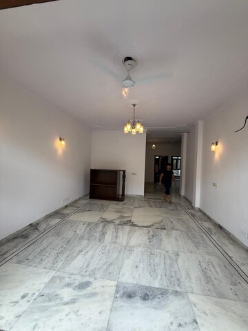 Room in 3 BHK Builder Floor at Nehru Enclave – for Rent