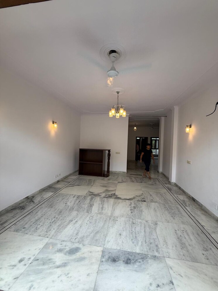 Room, nehru enclave 3 Bedroom 1900 Sq.Ft. Builder Floor In Nehru Enclave Delhi 9028266