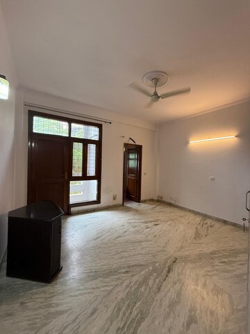 Room in 3 BHK Builder Floor at Nehru Enclave – for Rent