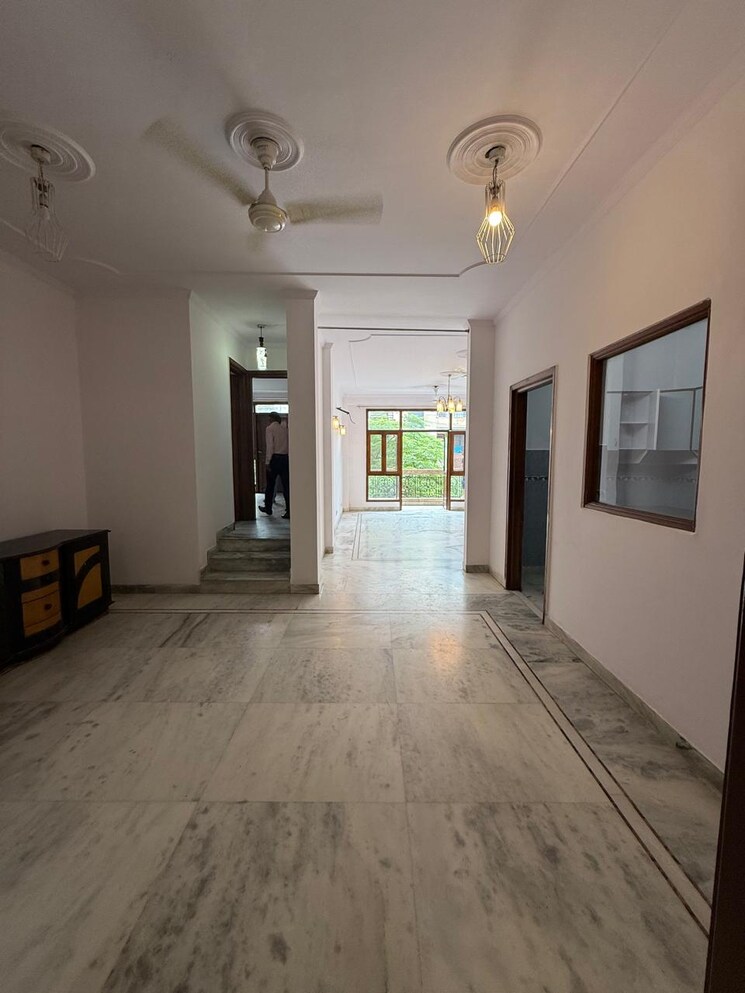 Room, nehru enclave 3 Bedroom 1900 Sq.Ft. Builder Floor In Nehru Enclave Delhi 9028266