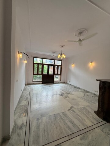 Room in 3 BHK Builder Floor at Nehru Enclave – for Rent