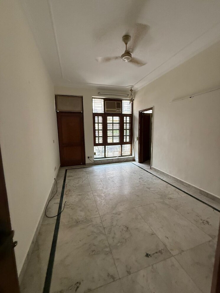 Room, kalkaji 3 Bedroom 1900 Sq.Ft. Builder Floor In Kalkaji Delhi 9028274