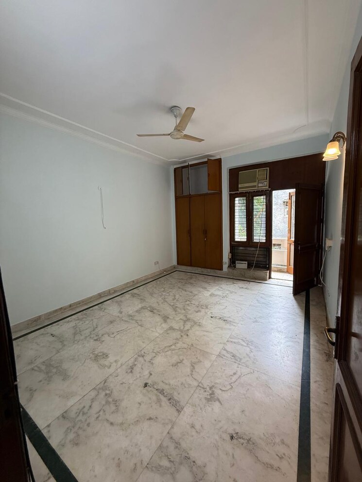 Room, kalkaji 3 Bedroom 1900 Sq.Ft. Builder Floor In Kalkaji Delhi 9028274