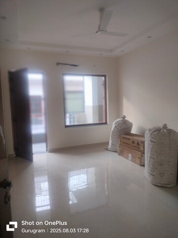 Living Room in 3 BHK Builder Floor at Sector 14 – for Rent