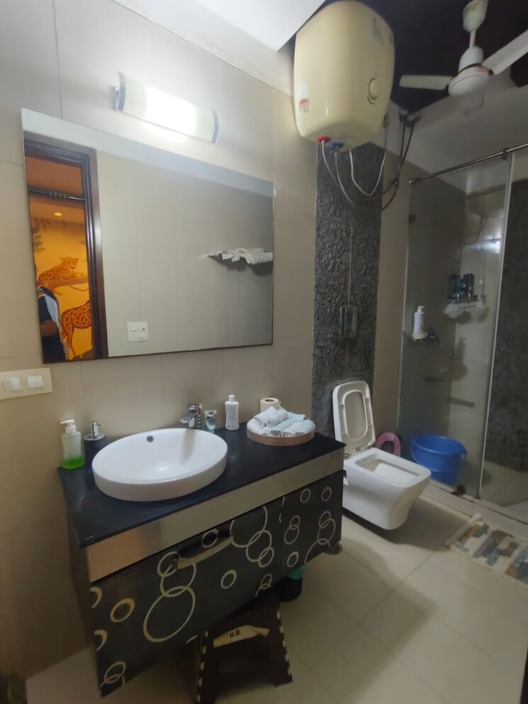 Bathroom, greater kailash part 3 3 Bedroom 1800 Sq.Ft. Builder Floor In Greater Kailash Part 3 Delhi 9028277
