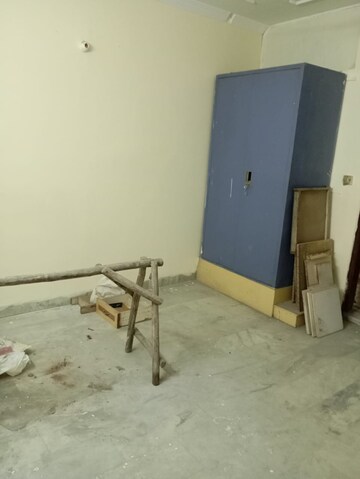 Room in 3 BHK Builder Floor at Chittaranjan Park – for Rent