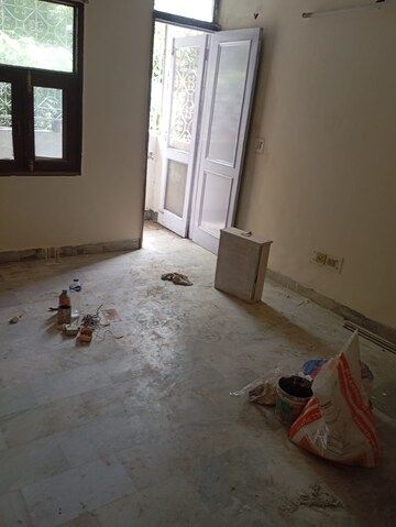 Room in 3 BHK Builder Floor at Chittaranjan Park – for Rent