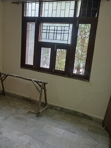 Room in 3 BHK Builder Floor at Chittaranjan Park – for Rent