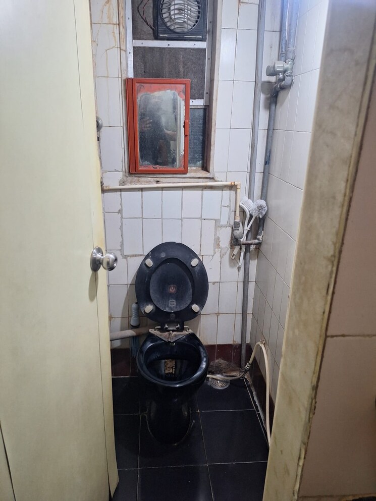 Bathroom, manish-darshan-andheri 1 Bedroom 480 Sq.Ft. Apartment In Andheri East Mumbai 9028286