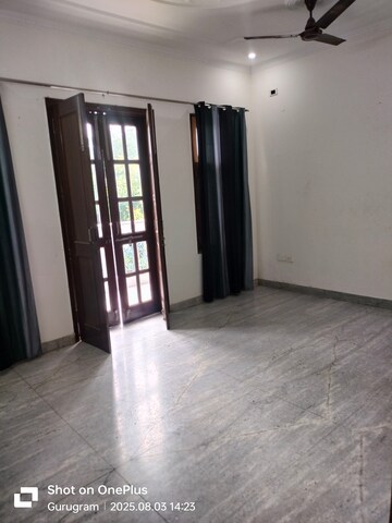 Room in 1 BHK Builder Floor at Sector 15 – for Rent