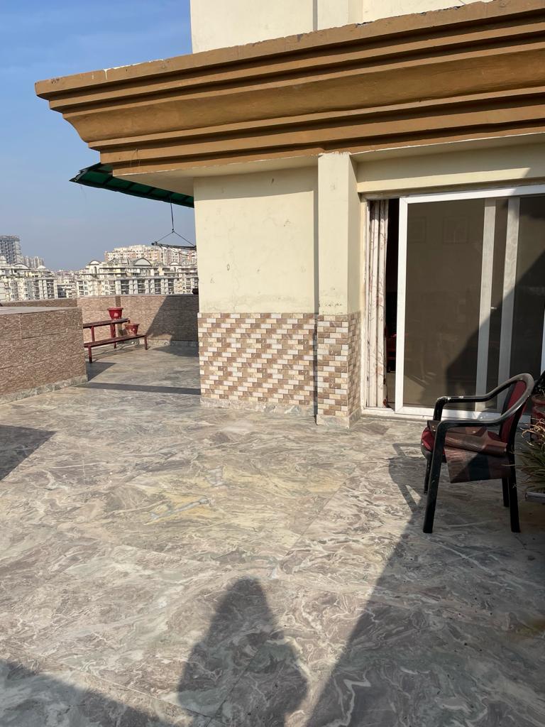 3.5 BHK + Servant Room Builder Floor For Sale in Wave City