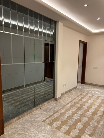 Building Lobby in 3 BHK Builder Floor at Green Wood City, Sector 45 – for Sale