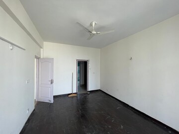 Room in 2 BHK Apartment at Sushant Golf City – for Rent