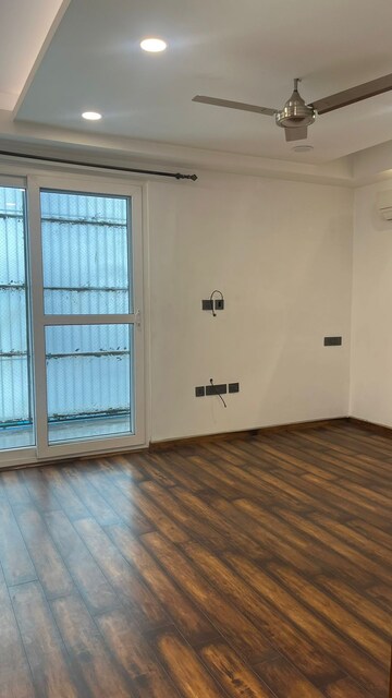 Bedroom in 6+ BHK Builder Floor at Defence Colony – for Sale
