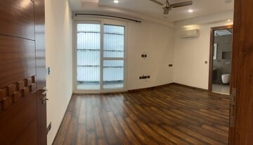 Bedroom in 6+ BHK Builder Floor at Defence Colony – for Sale