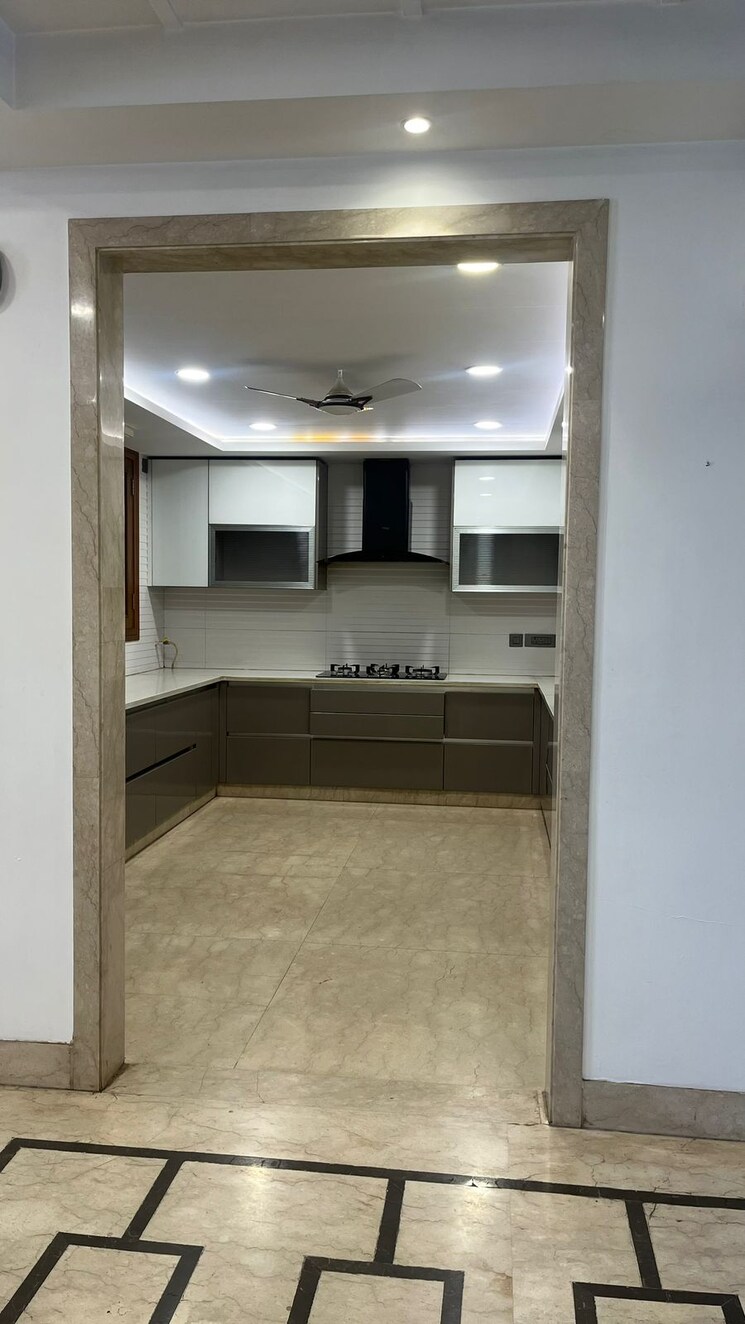 Kitchen, defence colony 6+ Bedroom 325 Sq.Yd. Builder Floor In Defence Colony Delhi 9028335