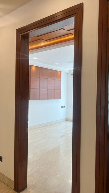 Bedroom in 6+ BHK Builder Floor at Defence Colony – for Sale