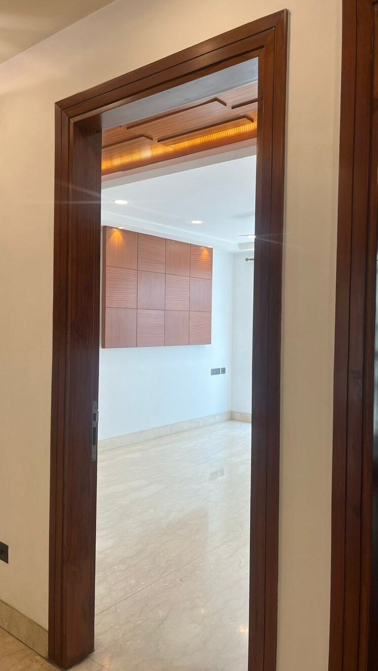 Bedroom, defence colony 6+ Bedroom 325 Sq.Yd. Builder Floor In Defence Colony Delhi 9028335