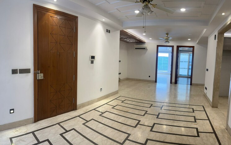 Room, defence colony 6+ Bedroom 325 Sq.Yd. Builder Floor In Defence Colony Delhi 9028335