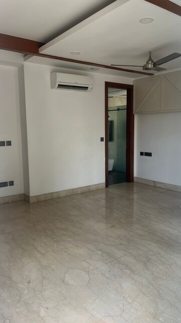 Bedroom in 6+ BHK Builder Floor at Defence Colony – for Sale