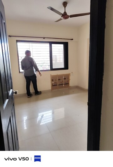 Room in 2 BHK Apartment at Lalani Residency, Kavesar – for Rent