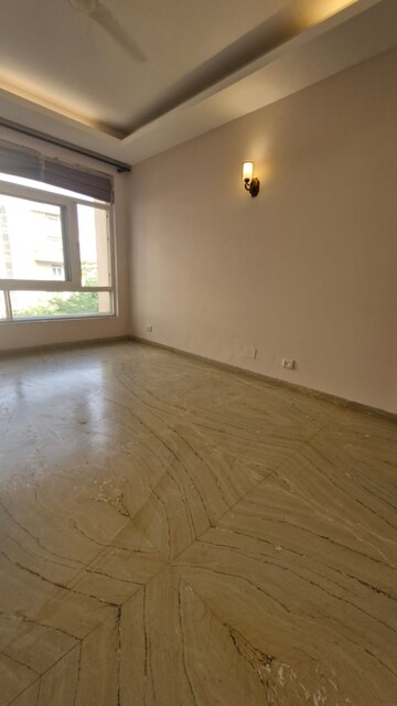 Room in 5 BHK Apartment at Silverglades The Ivy, Sector 28 – for Rent