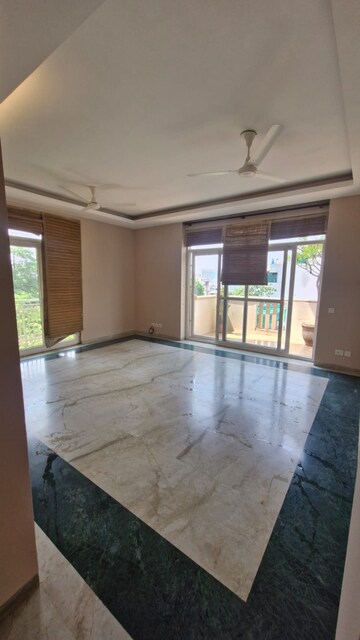 Room in 5 BHK Apartment at Silverglades The Ivy, Sector 28 – for Rent