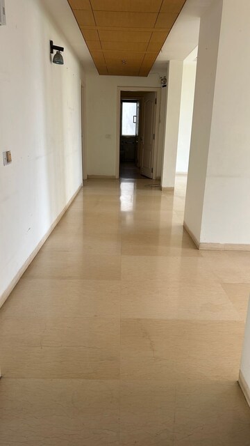 Room in 5 BHK Apartment at Silverglades The Ivy, Sector 28 – for Rent