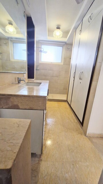 Bathroom in 5 BHK Apartment at Silverglades The Ivy, Sector 28 – for Rent