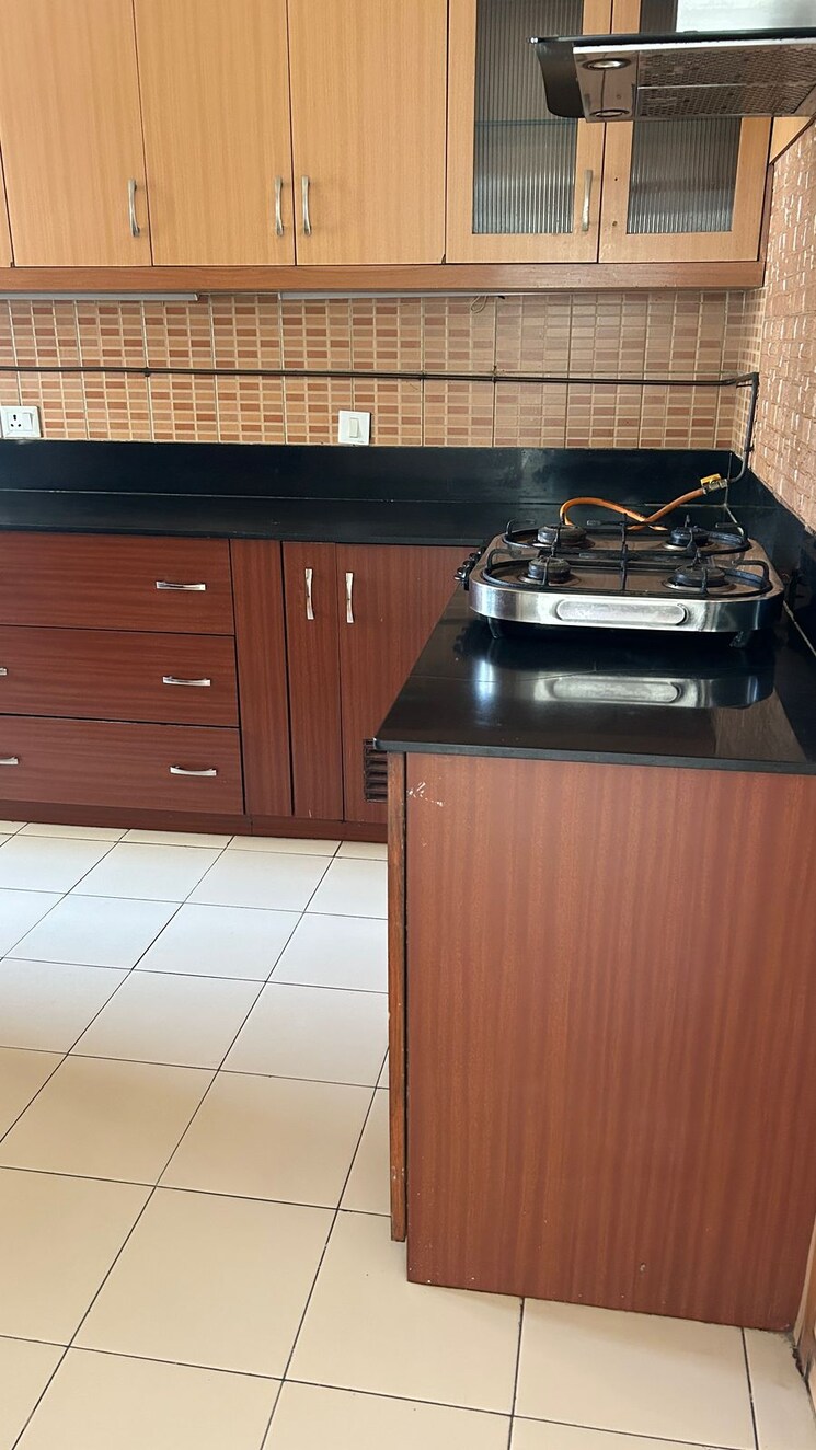 Kitchen, silverglades-the-ivy 5 Bedroom 3950 Sq.Ft. Apartment In Sector 28 Gurgaon 9028365