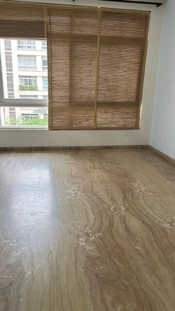 Room in 5 BHK Apartment at Silverglades The Ivy, Sector 28 – for Rent