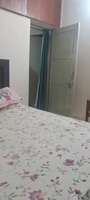 Furnished Amenities in 2 BHK Apartment at Sarita Vihar – for Rent